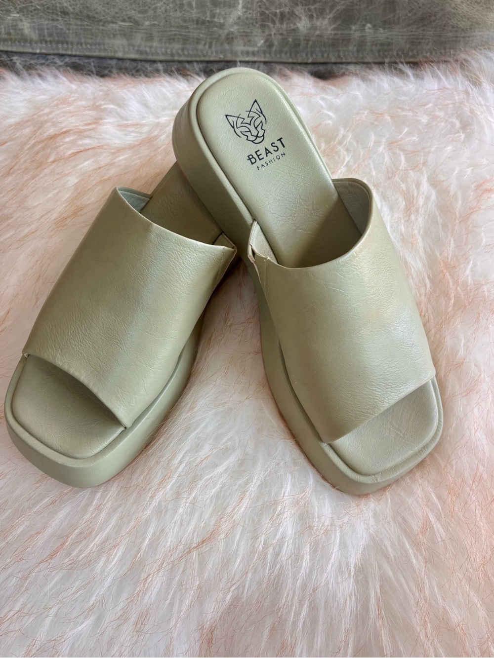BEAST FASHION Olive Green Platform Slide Sandals NWT and Box